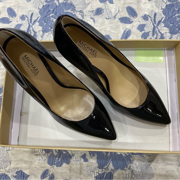Black Patent Michael Kors Heels - Size 5.5 - Picture 2 of 5